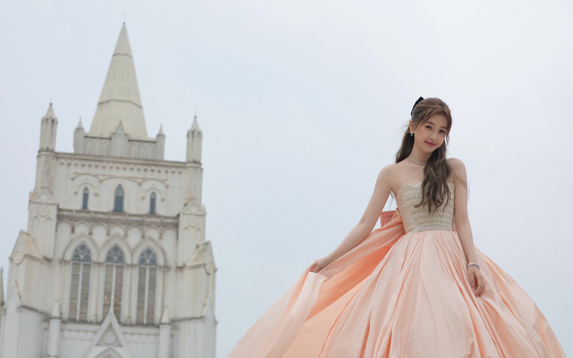 绿茵与硬木,两种焦点战,同一种胜利美学